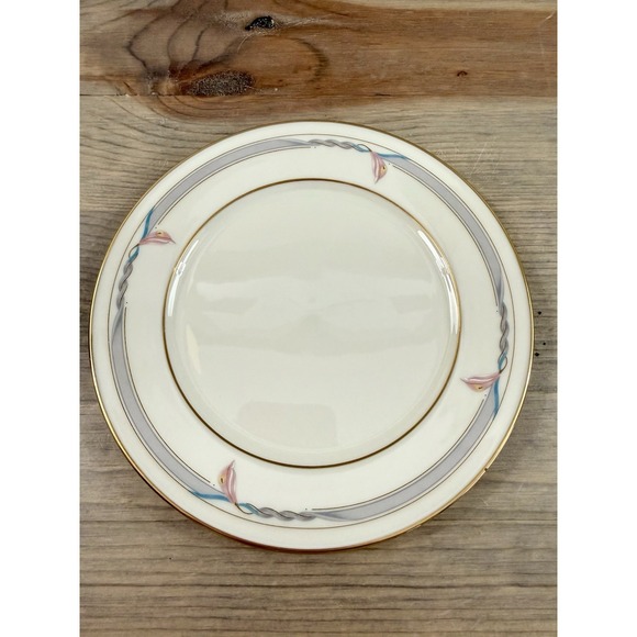 Vintage Lenox - Gramercy - Calla Lily 5-Piece Place Settings -.20 Pieces. - Picture 7 of 8